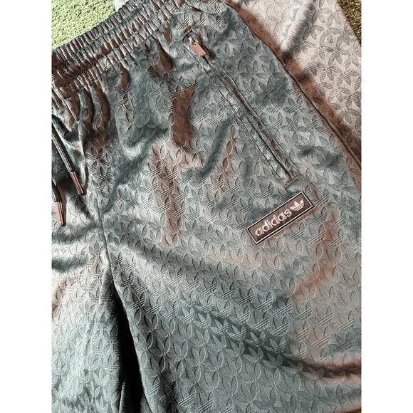 MEN'S ADIDAS MONOGRAM VELOUR TREFOIL TRACK PANTS Small - Picture 2 of 10
